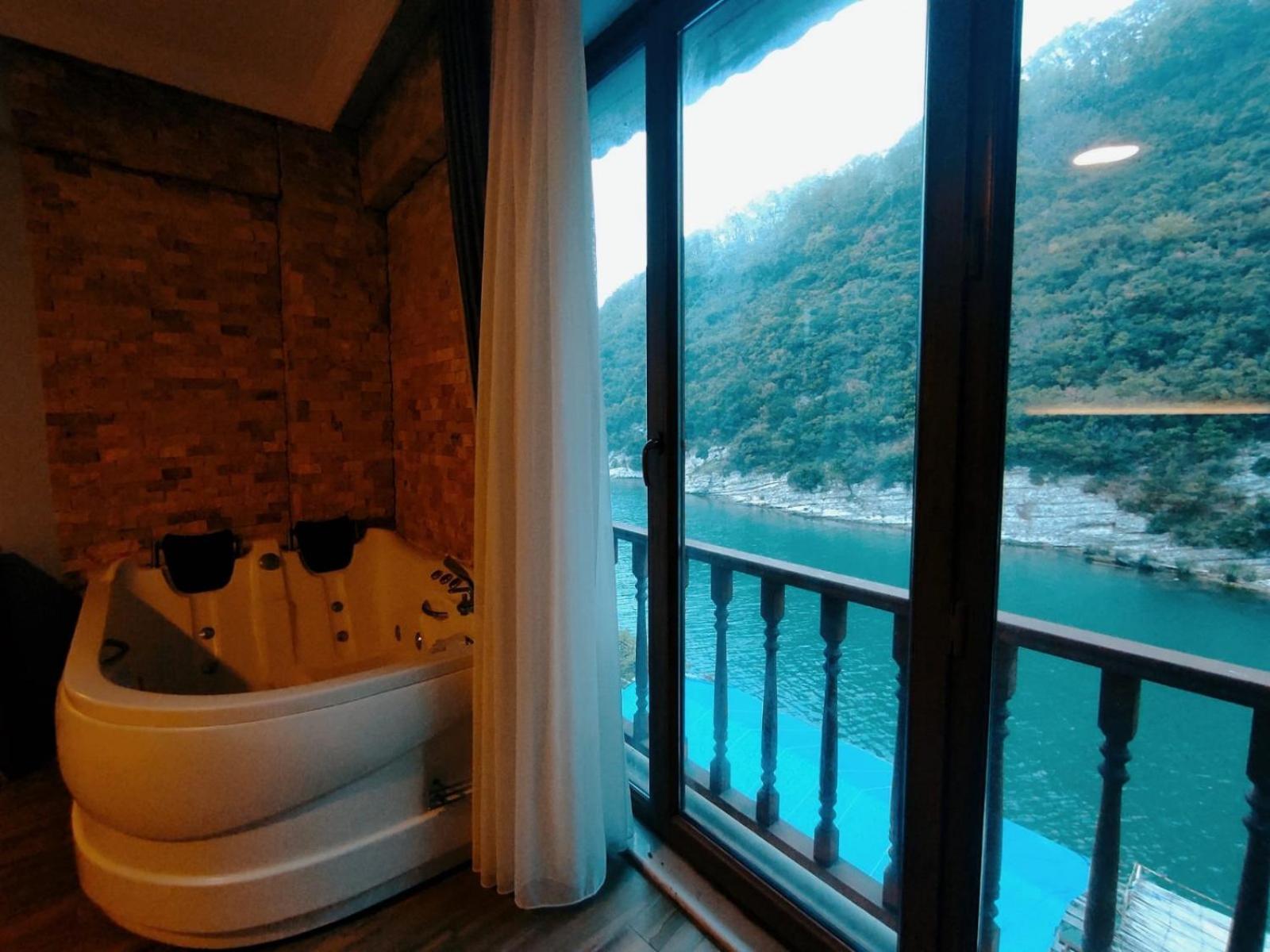 Hill River Hotel Agva  Exteriér fotografie