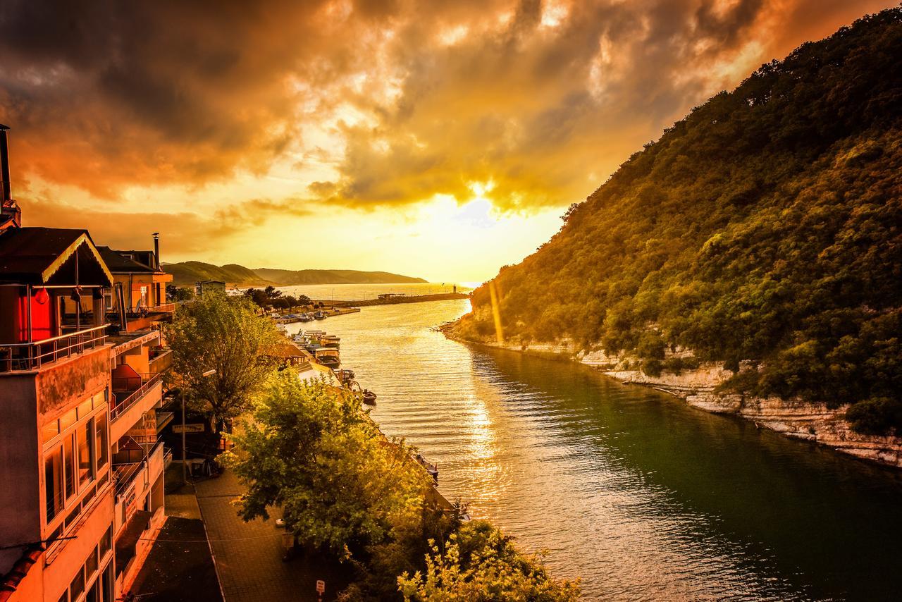 Hill River Hotel Agva  Exteriér fotografie