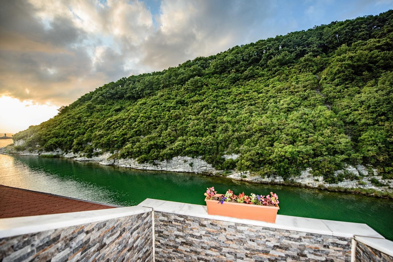 Hill River Hotel Agva  Exteriér fotografie